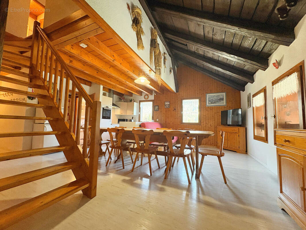 Appartement à MORILLON