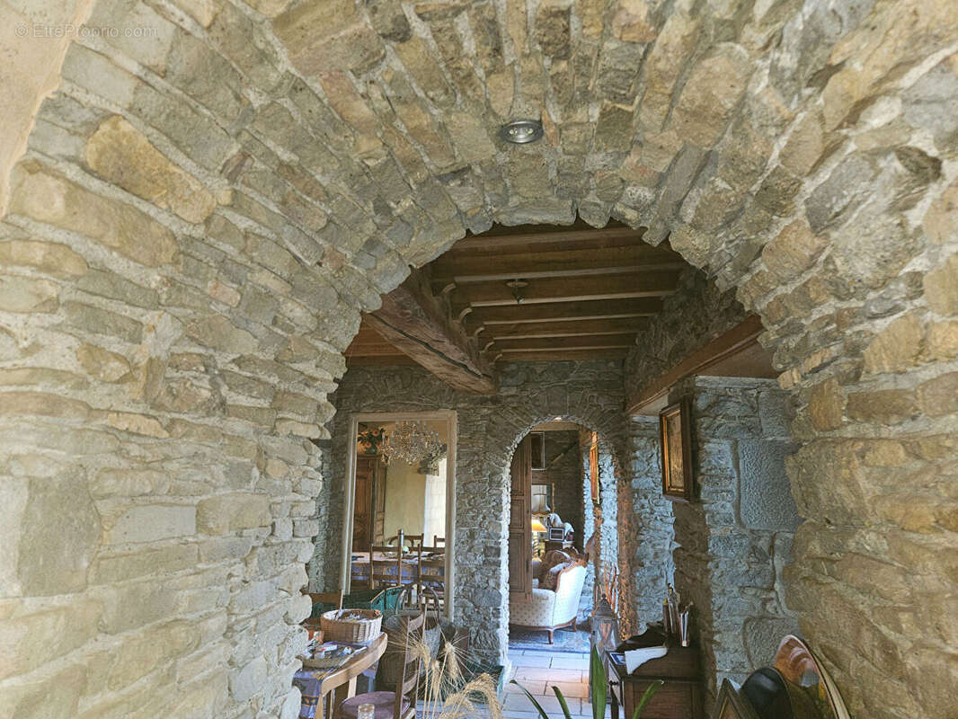 Maison à VILLEMOUSTAUSSOU