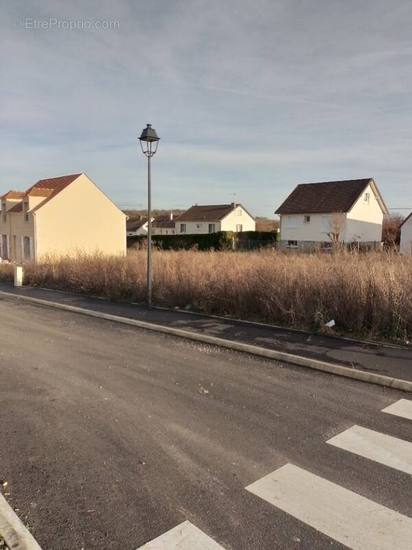 Terrain à ULLY-SAINT-GEORGES