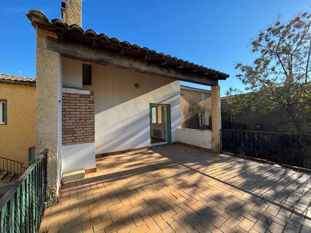 Appartement à SANILHAC-SAGRIES