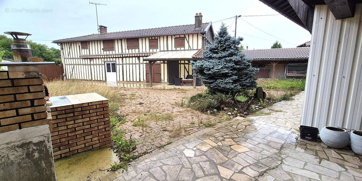 Maison à GIFFAUMONT-CHAMPAUBERT