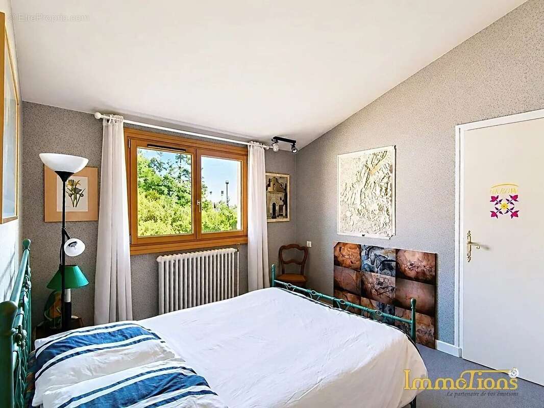 SAINT-MARCELLIN – Maison d’architecte de plus de 200 m², 6 chambres et piscine - photo 13