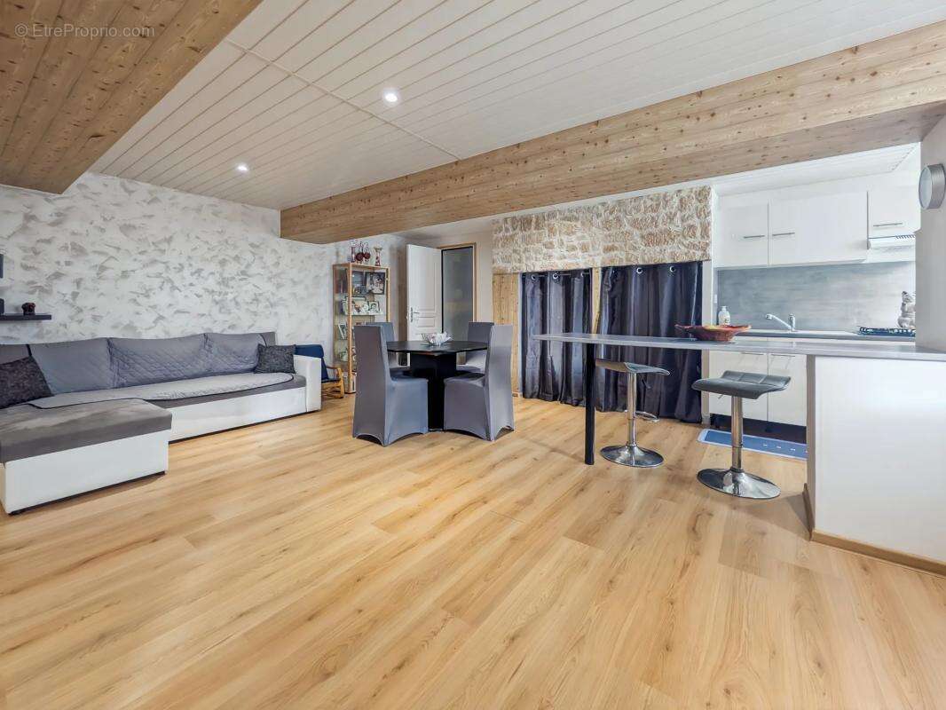 Maison à PERRIERS-EN-BEAUFICEL