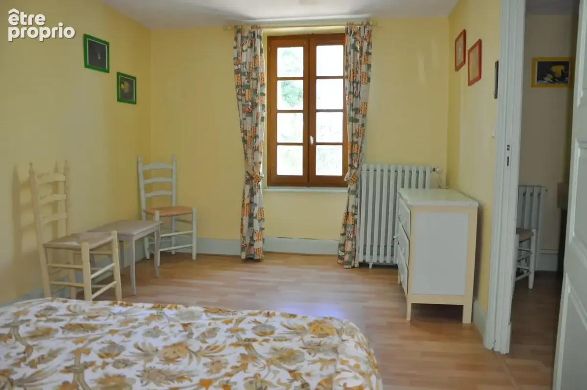 Belle maison de village, avec 2 chambres et terrain constructible de 2026 m2 - photo 10