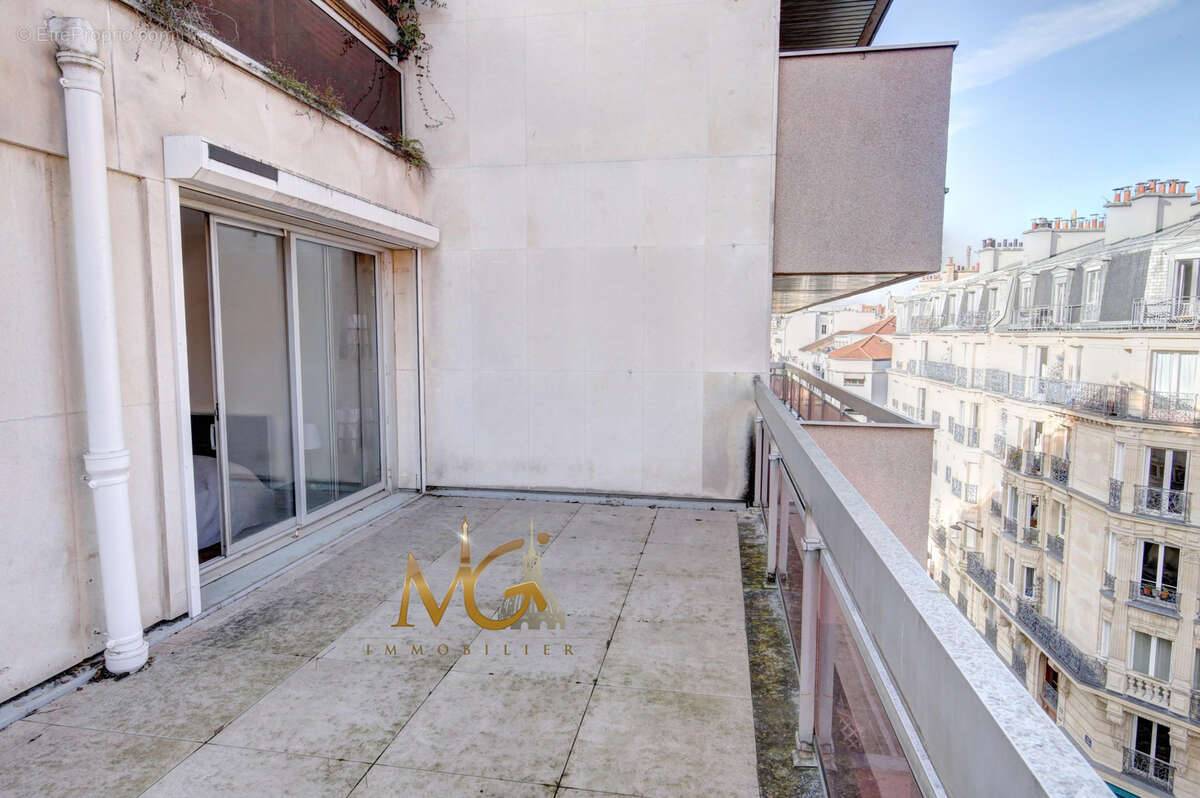 Appartement à PARIS-17E