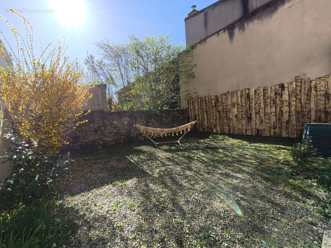 Maison à DECAZEVILLE