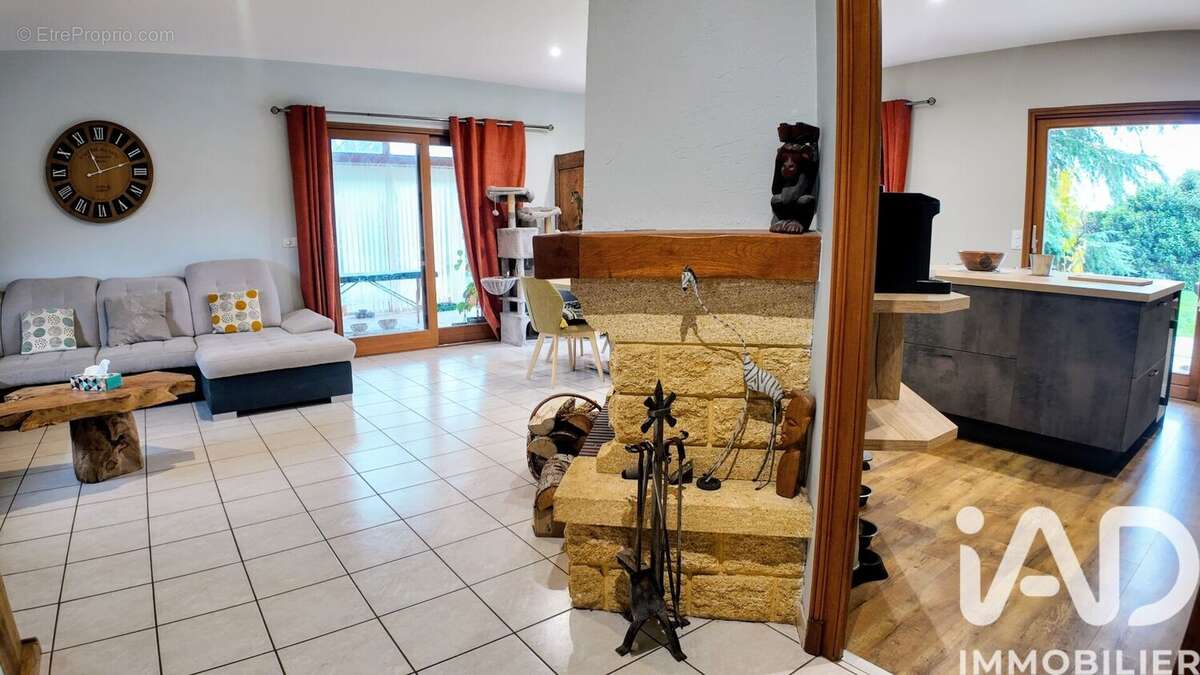 Photo 8 - Maison à SAINT-JUST-SAINT-RAMBERT