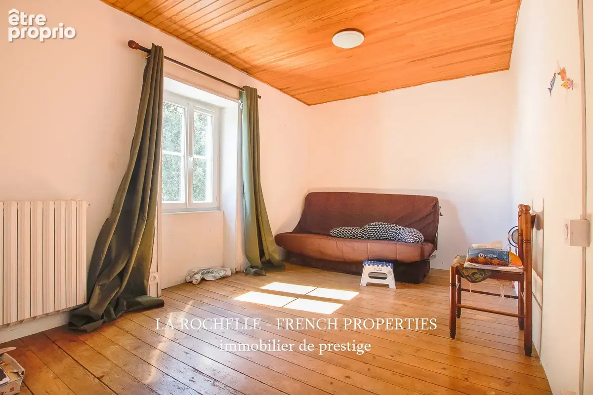 Charmante maison de 5 pièces (140 m2) avec terrasse, garage et terrain piscinable   Secteur recherché (Vérines - photo 5