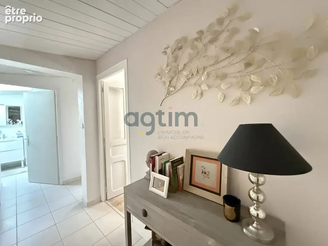 Montaigu, centre-ville, maison en pierre, 69m2 hab, 2 chambres, terrain et dépendances - photo 10