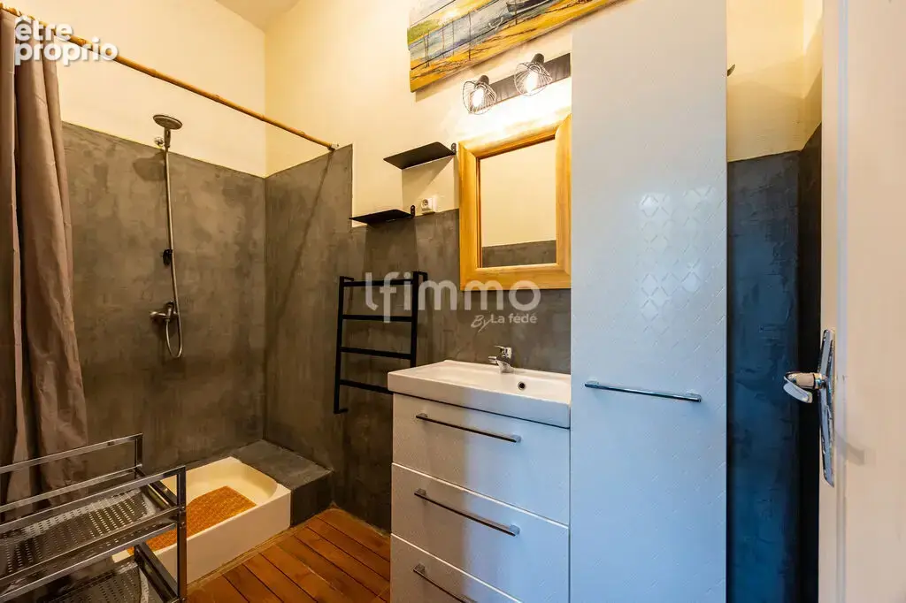 Maison de ville - 150 m2 - Transports et commerces à pied - photo 9