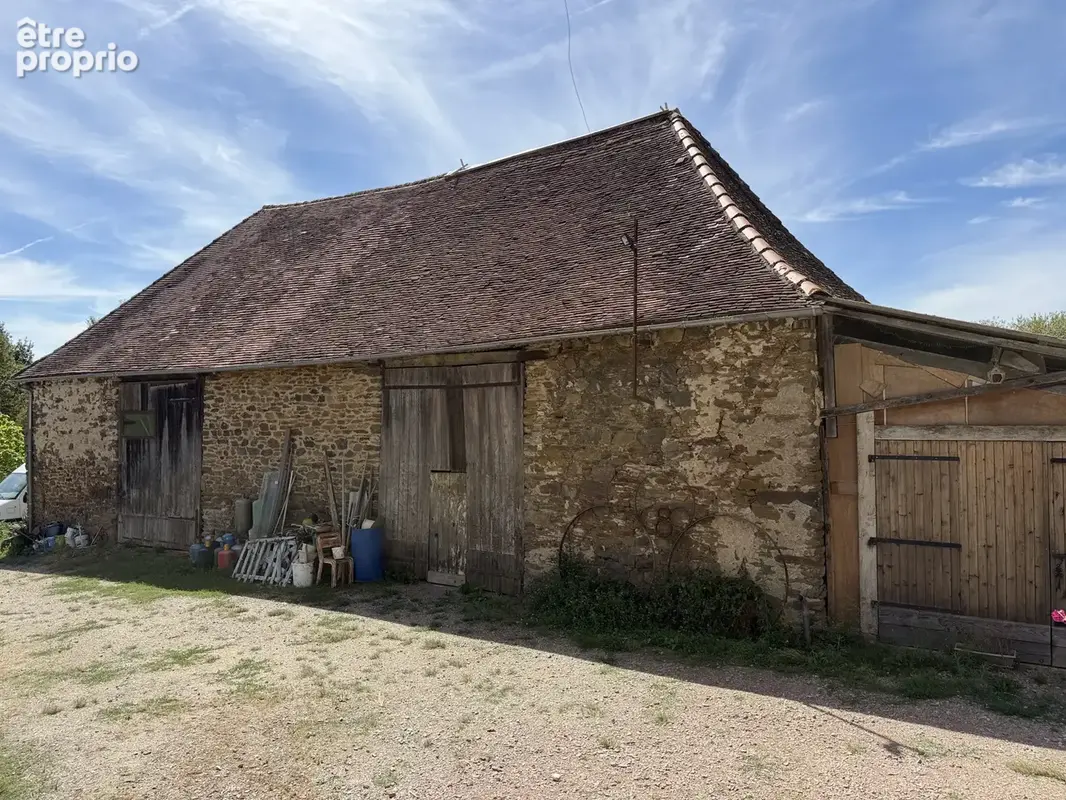 Maison en pierre avec dépendances et terrain - photo 8