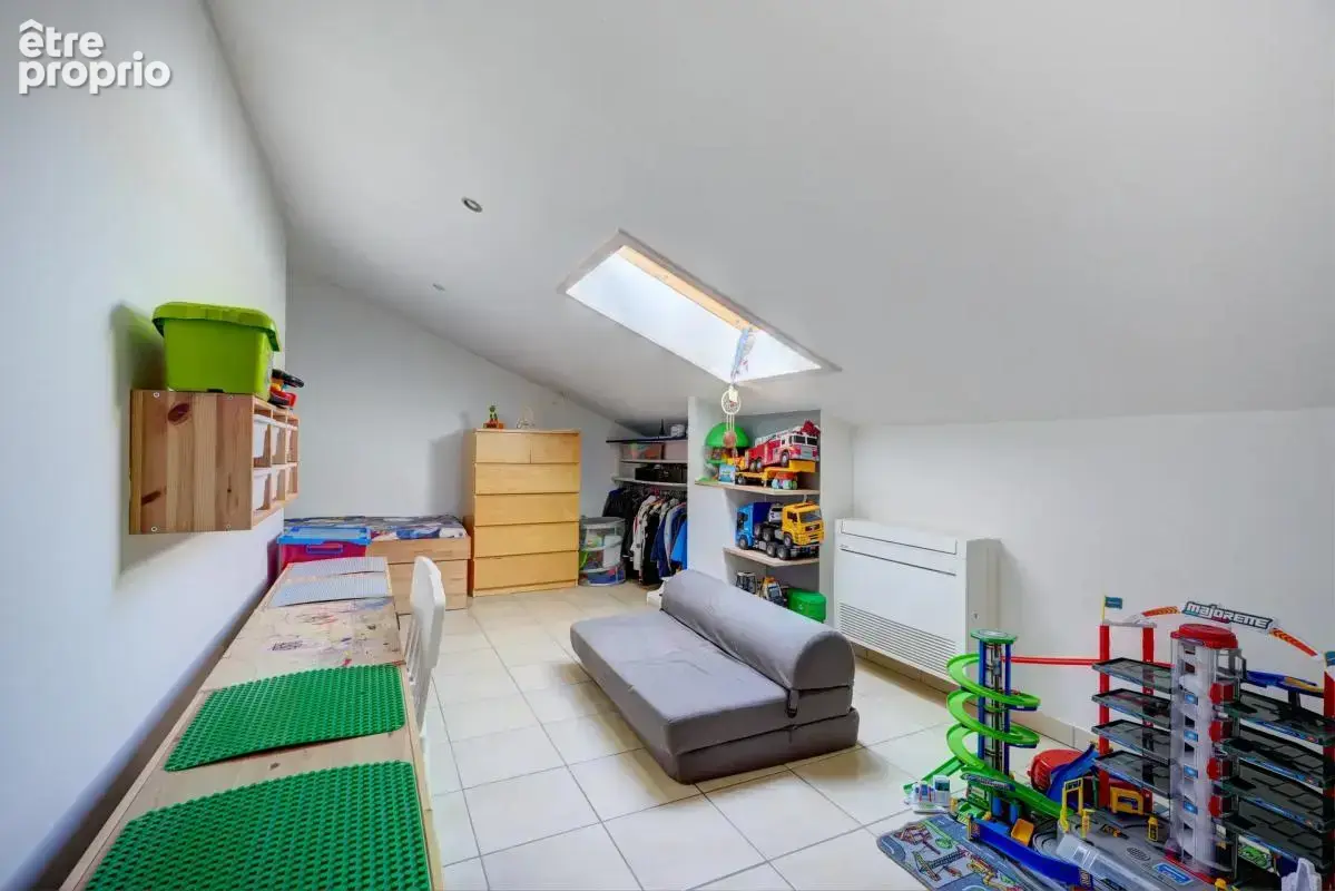 Oullins gare - Duplex 4 chambres - Terrasses - 2 stationnements - Calme - photo 11