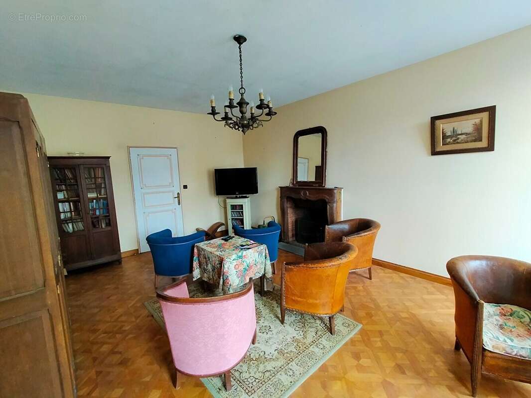 maison à vendre Courcité salon