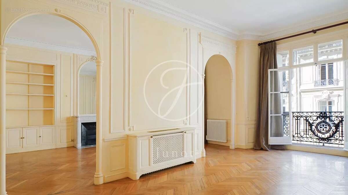 Appartement à PARIS-8E