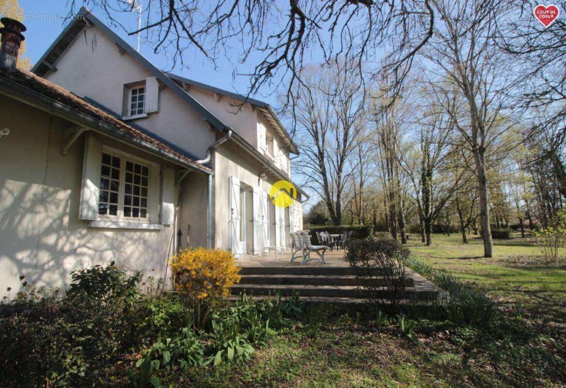 Maison à LA GUERCHE-SUR-L&#039;AUBOIS