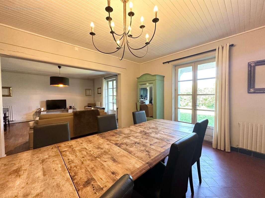 Double séjour 43 m² - Maison à MONTREVEL-EN-BRESSE