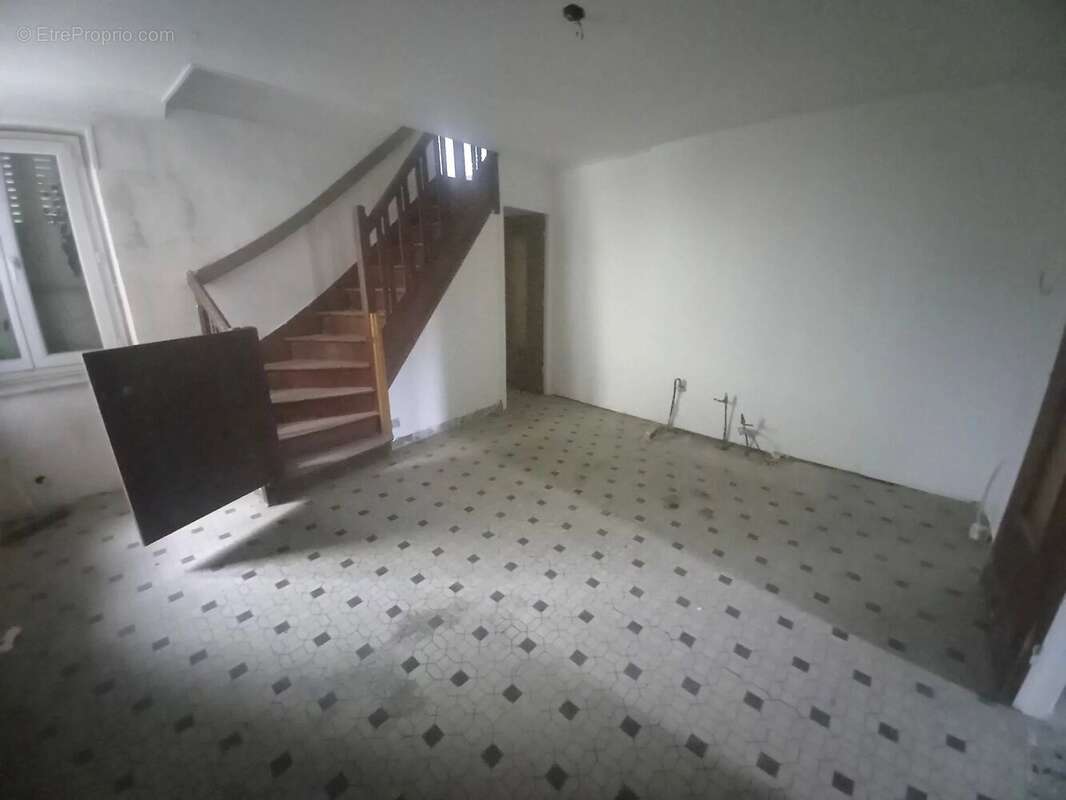Appartement à VAUJOURS