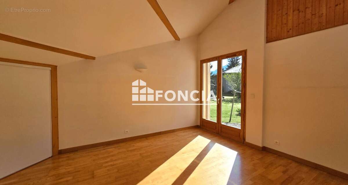 Maison à LA ROCHE-SUR-FORON