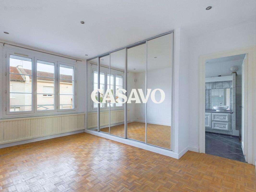 Maison à DECINES-CHARPIEU