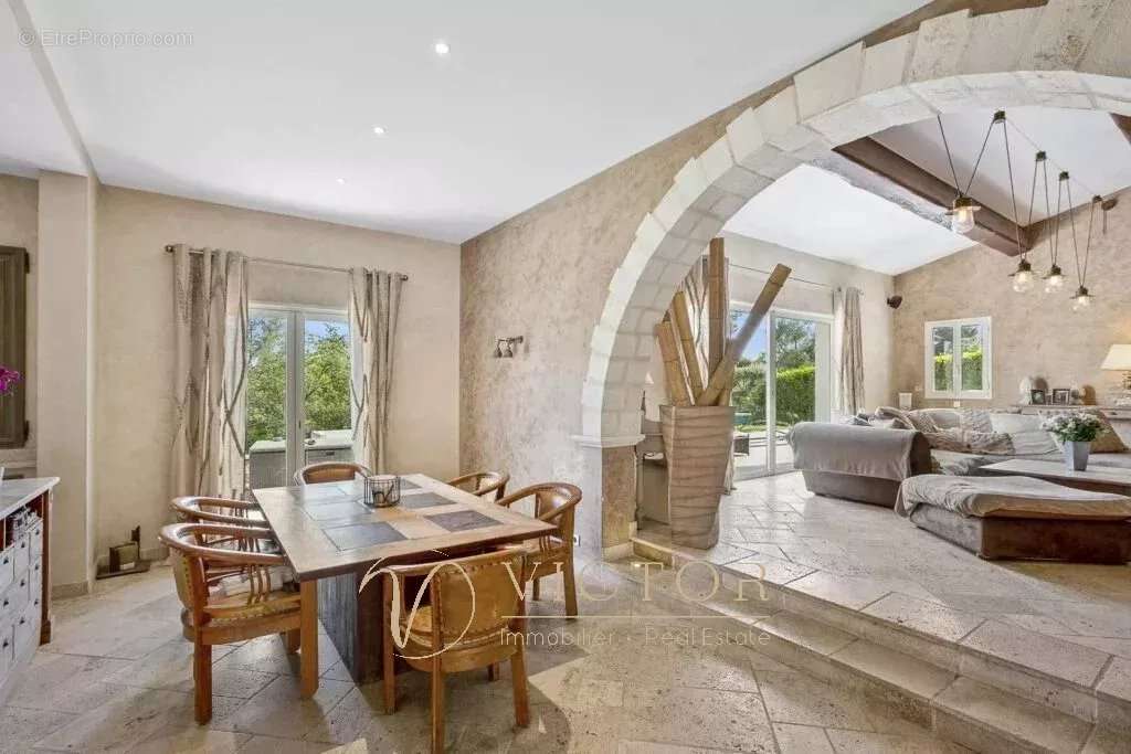 Maison à TOURRETTES-SUR-LOUP