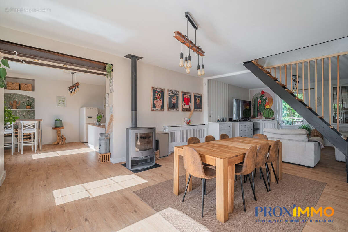 Maison 170 m² à Saint-Jean-De-Moirans  - photo 3