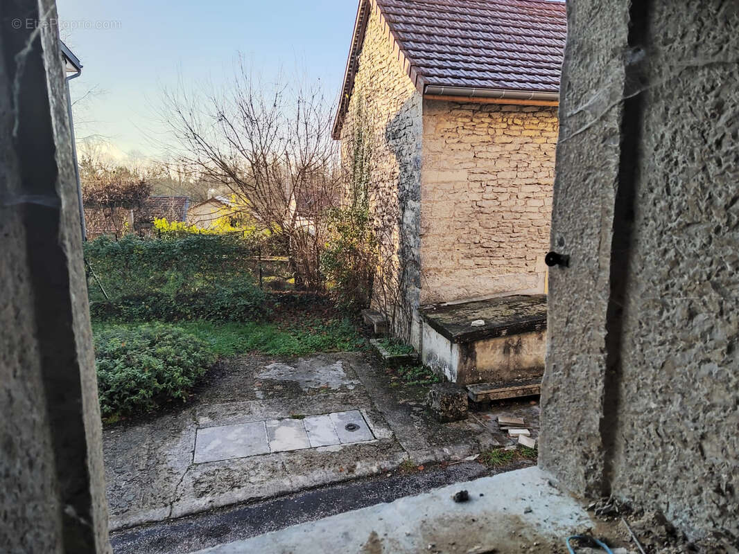 Maison à PORCIEU-AMBLAGNIEU