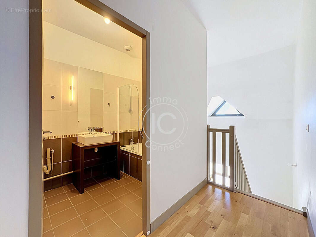 Appartement à SAINTE-FOY-LES-LYON
