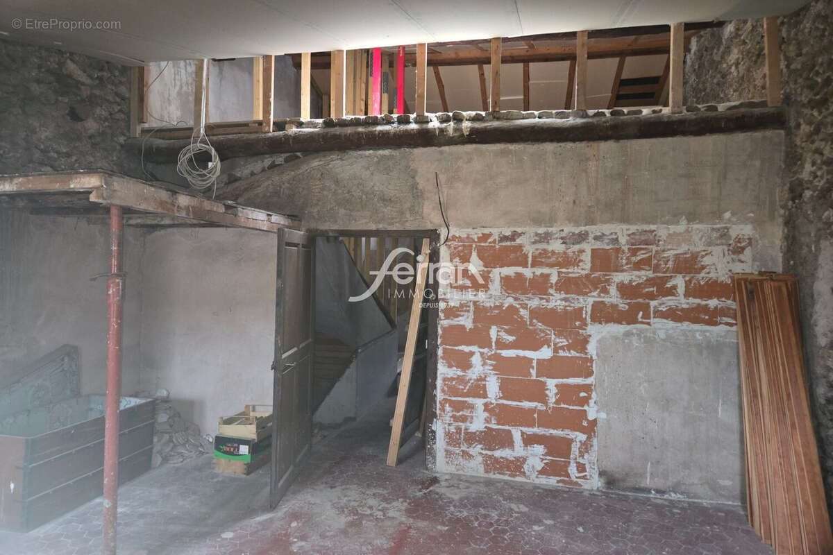 Appartement à SALERNES