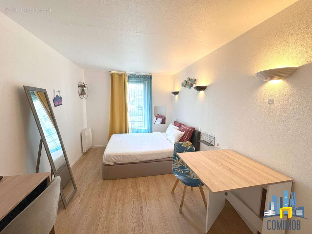 Appartement à COURBEVOIE