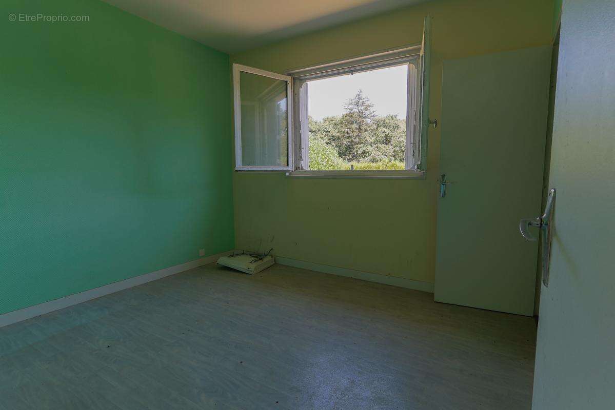 Maison - 142 m² - Isigny-le-Buat (50) - photo 4