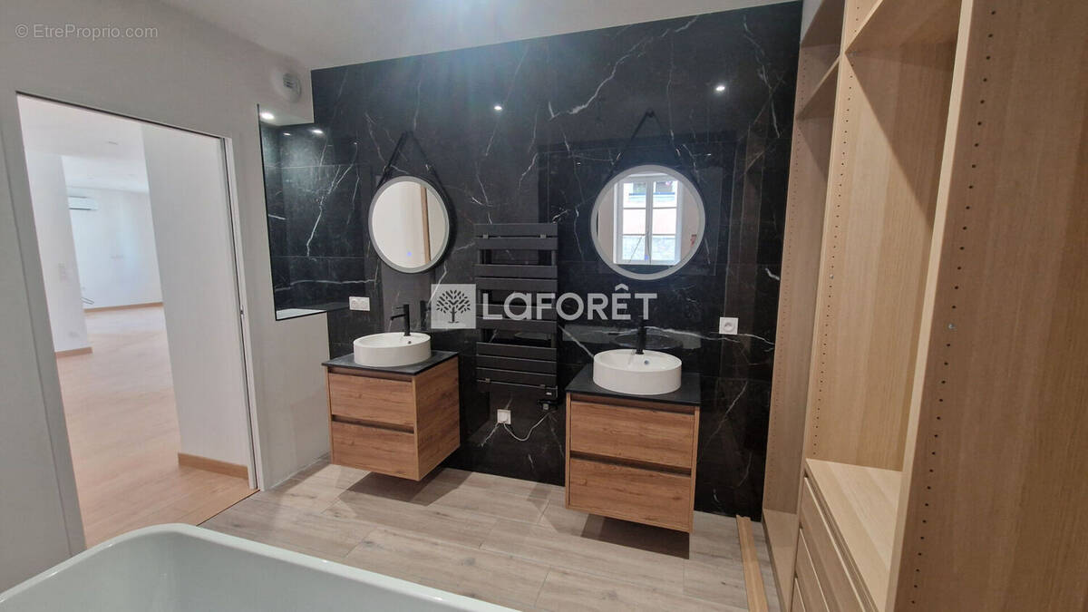 Appartement à SALINS-LES-BAINS