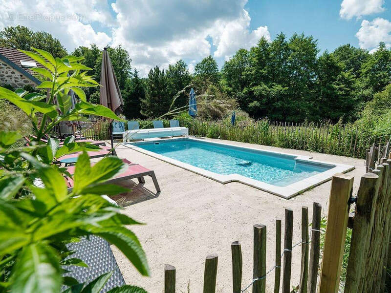 Commerce à SAINT-VAURY