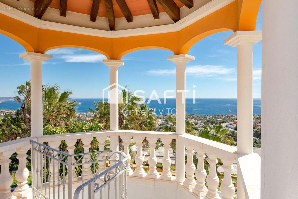 Photo 2 - Maison à ROQUEBRUNE-SUR-ARGENS