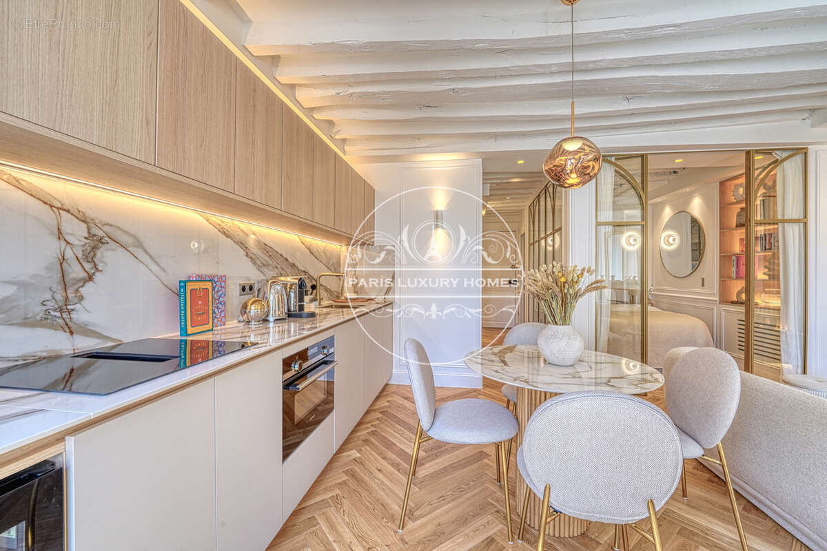 Appartement à PARIS-1E