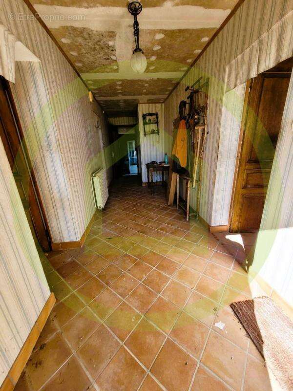 Maison à NIEUL-LE-VIROUIL