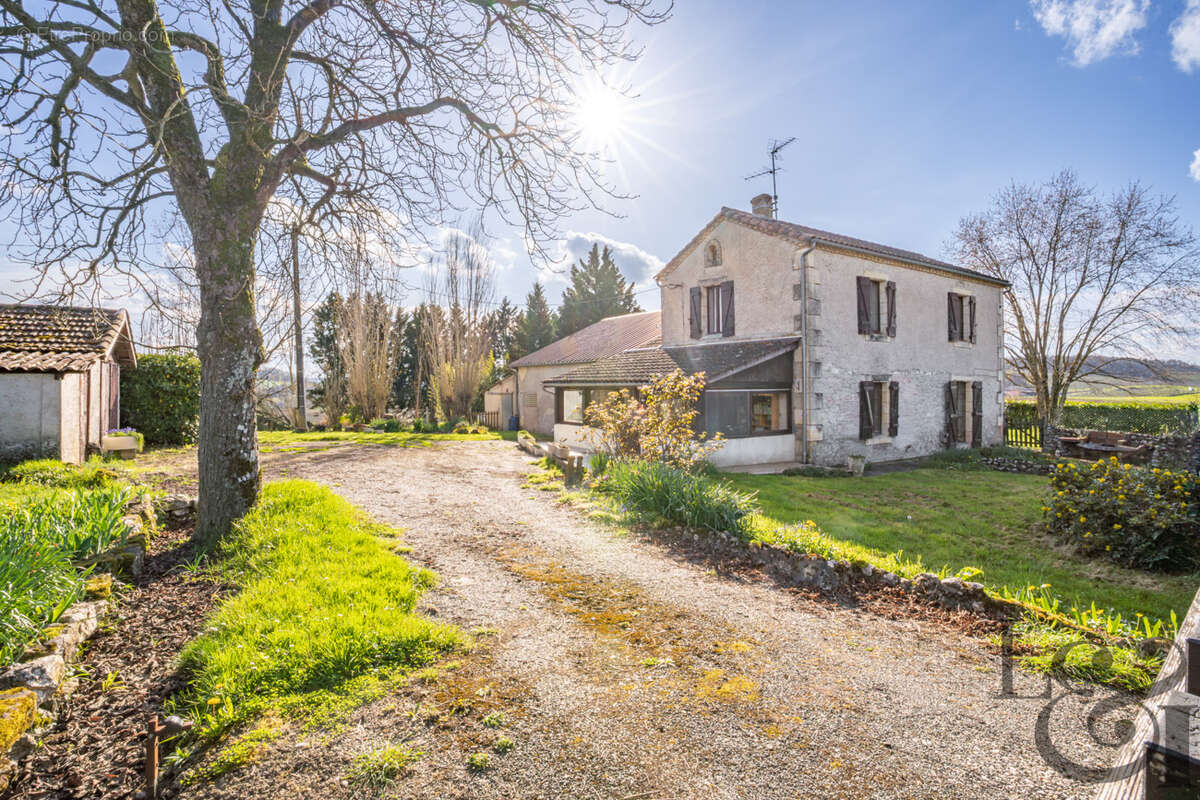 Maison à MONCLAR
