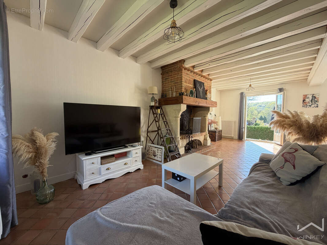 Maison familiale avec 5 chambres, sous-sol total et jardin. - photo 5
