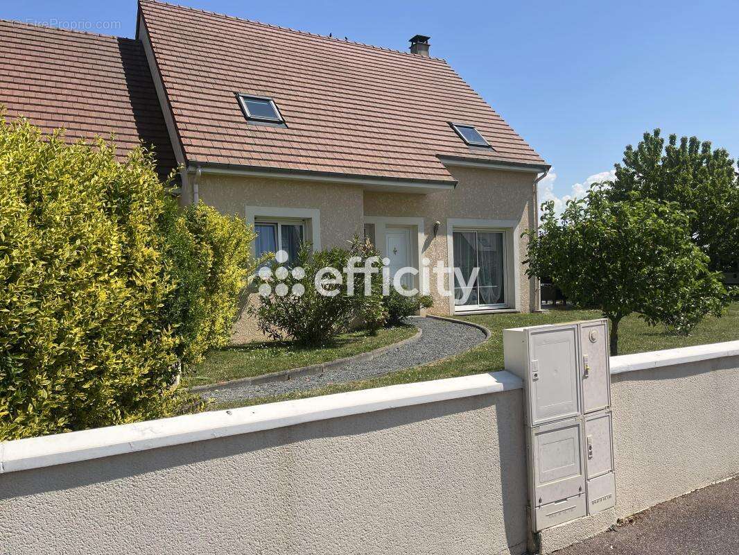 Maison à SAINT-MARTIN-DE-FONTENAY