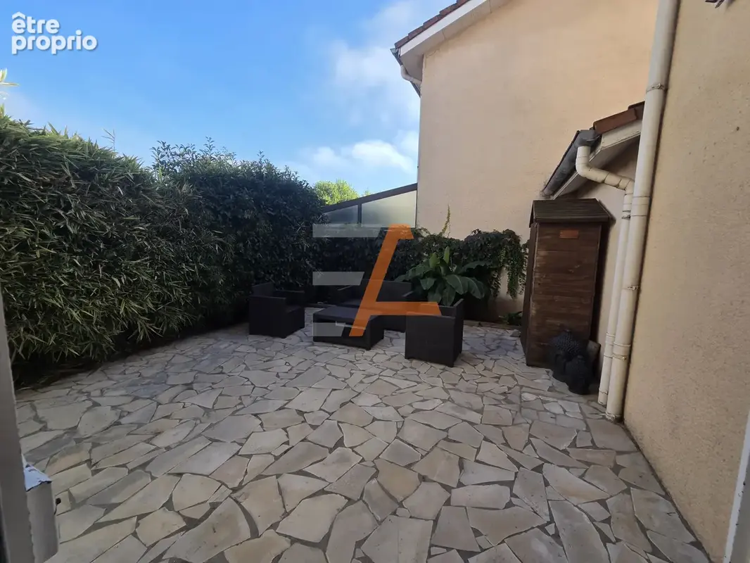Exclusivité   saint-romain-le-puy   maison familiale 4 chambres avec jardin et garage ! - photo 4