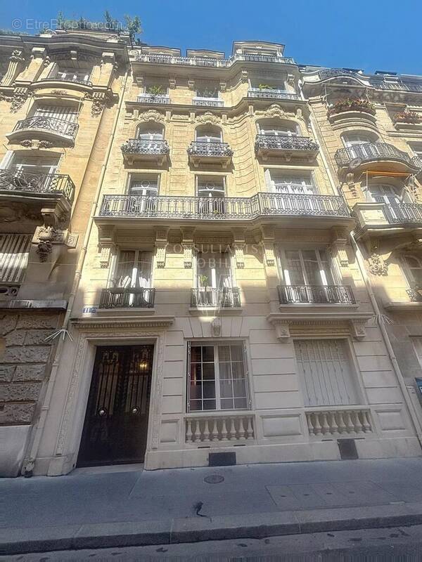 Appartement à PARIS-17E