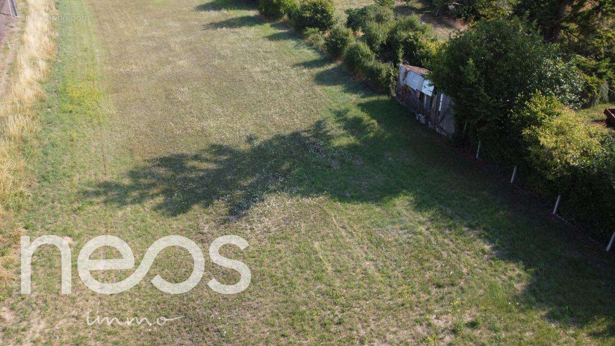 Terrain à MEHUN-SUR-YEVRE