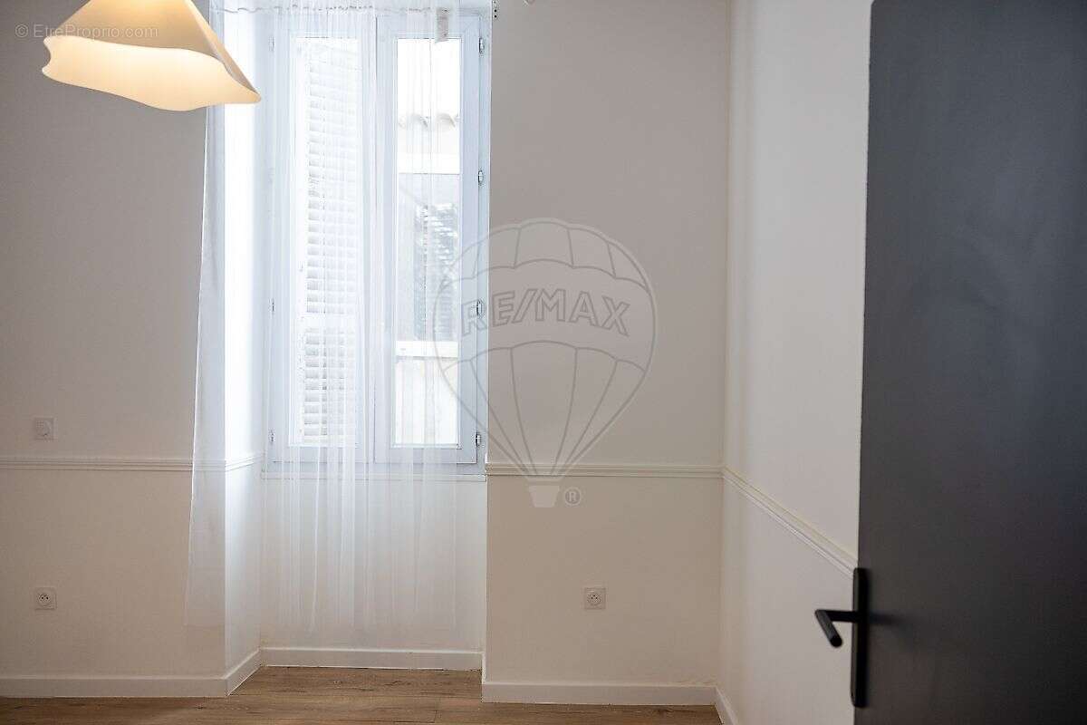 Appartement à MARSEILLE-4E