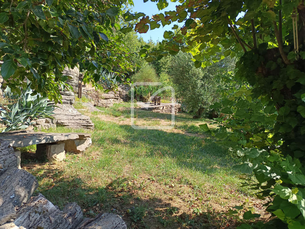 Maison ancienne de caractère au charme d'antan préservé sur terrain de 912 m2 - photo 8