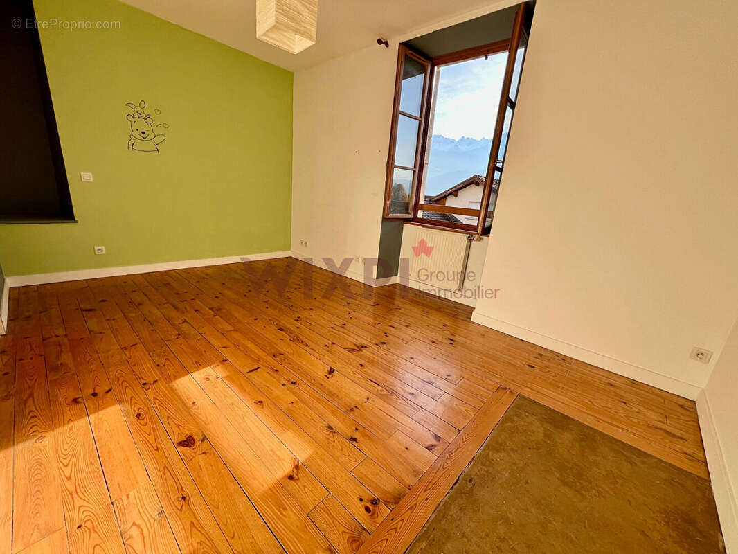 Appartement à SAINT-NAZAIRE-LES-EYMES