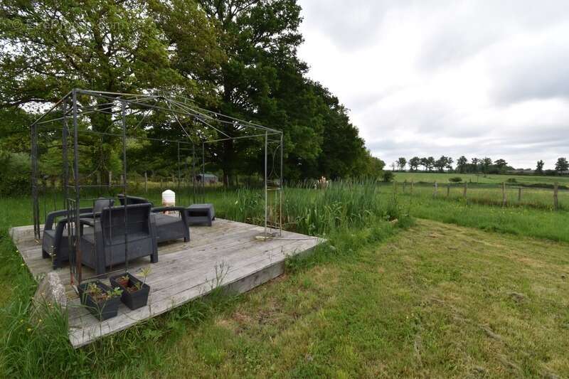 Maison à SAINT-LEGER-MAGNAZEIX