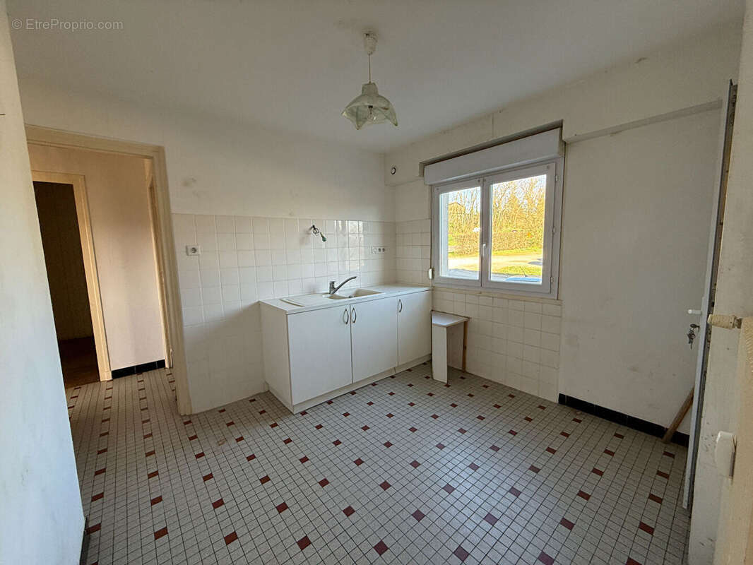 Appartement à SAINT-ETIENNE-SUR-CHALARONNE