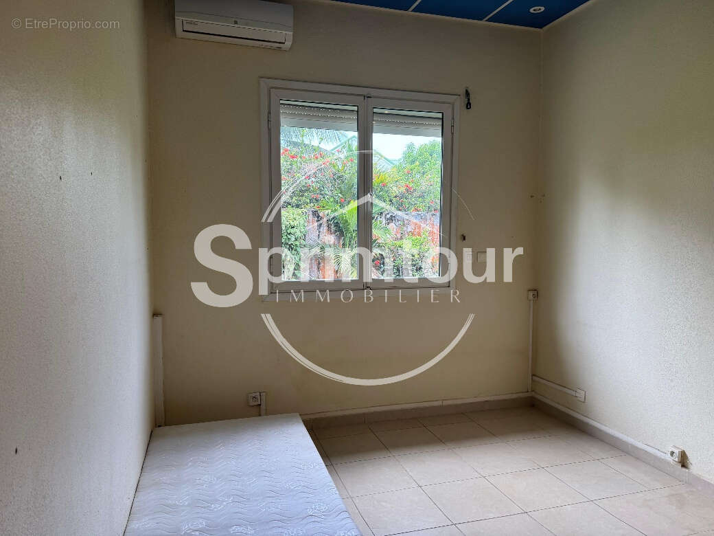 À VENDRE   BAIE-MAHAULT Villa Créole T6 avec Piscine sur Terrain de 1000 m2 - photo 17