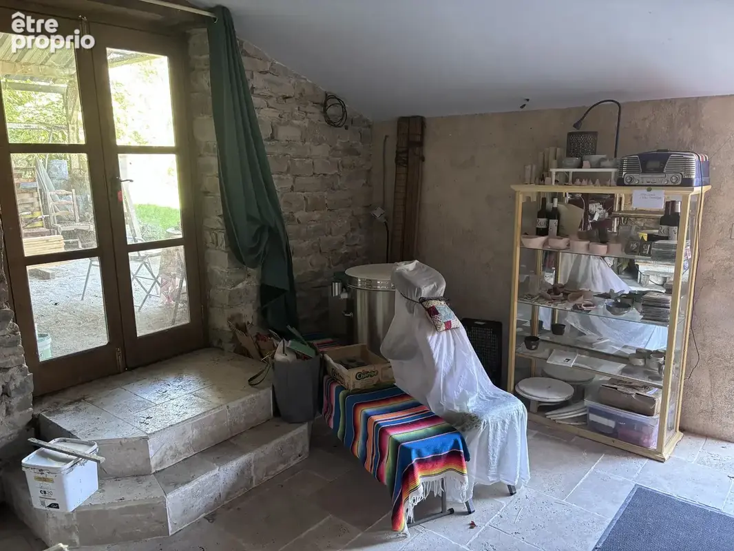 Le Veurdre - Ancien moulin à eau avec une maison spacieuse et un petit bout de rivière sur un terrain de 1,7 h - photo 26