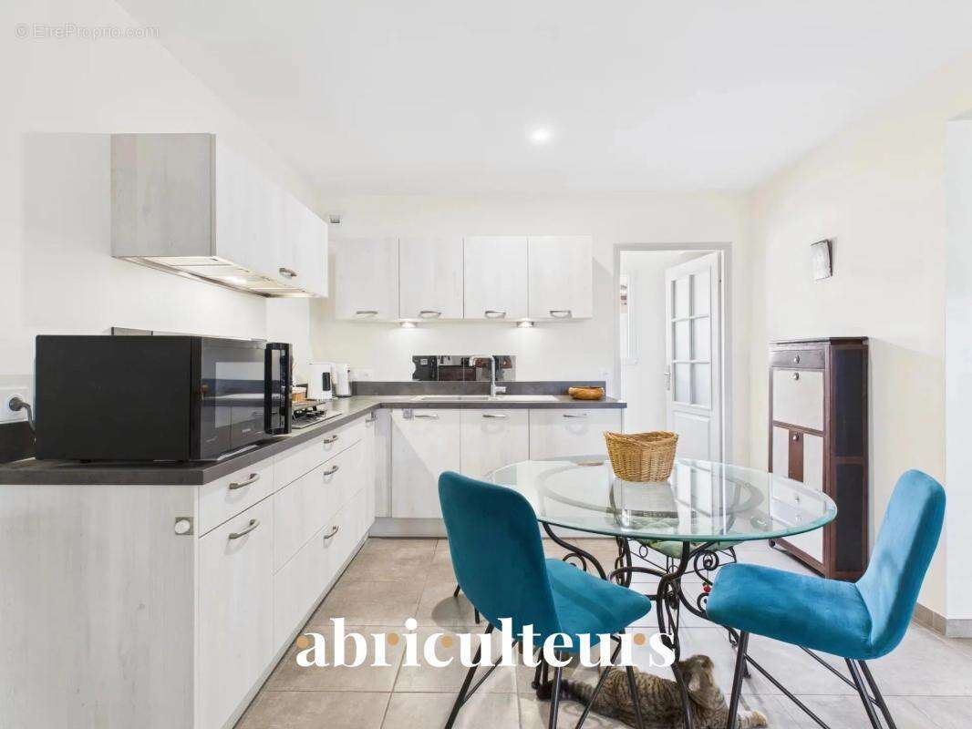 Appartement à PELISSANNE