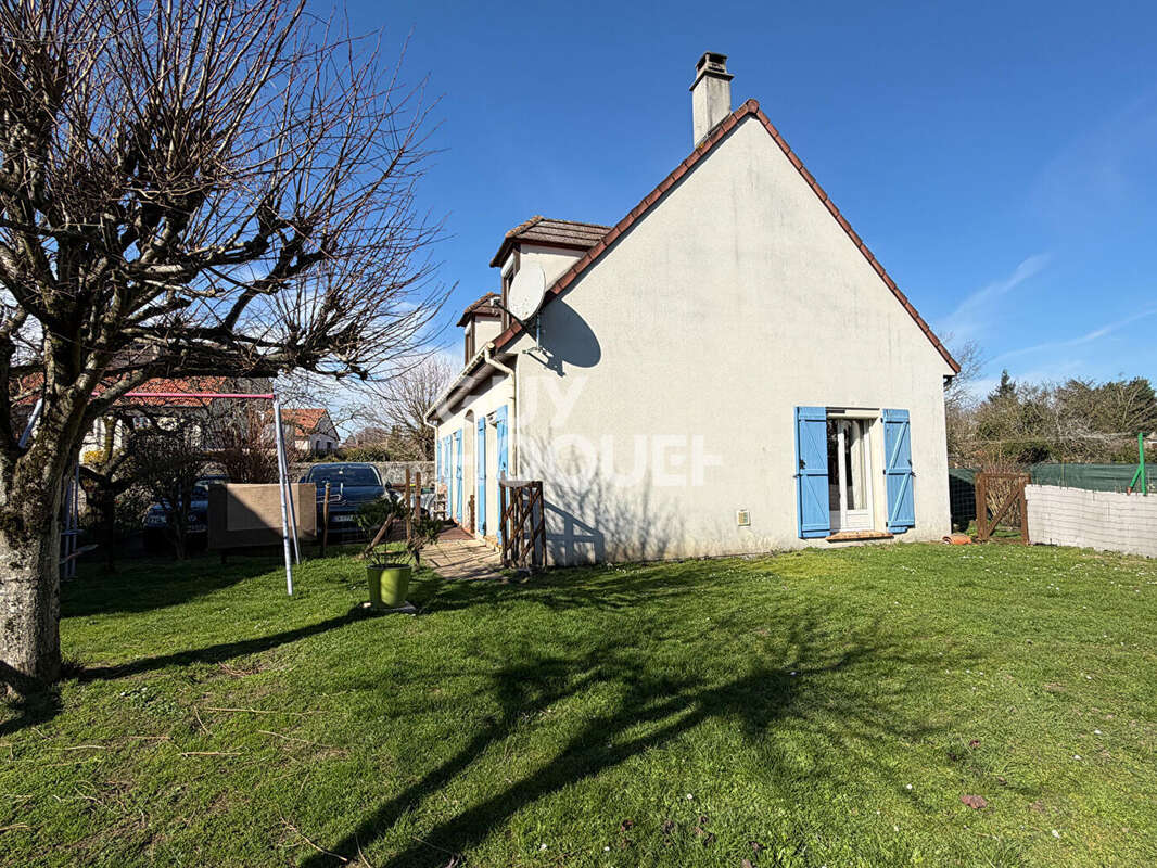 Maison à LE COUDRAY-MONTCEAUX